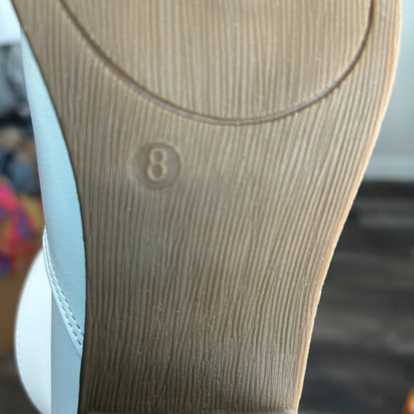 White Fashion Boots, Size 8 New Gorgeous Low Heel, Wider Calf - Picture 4 of 4